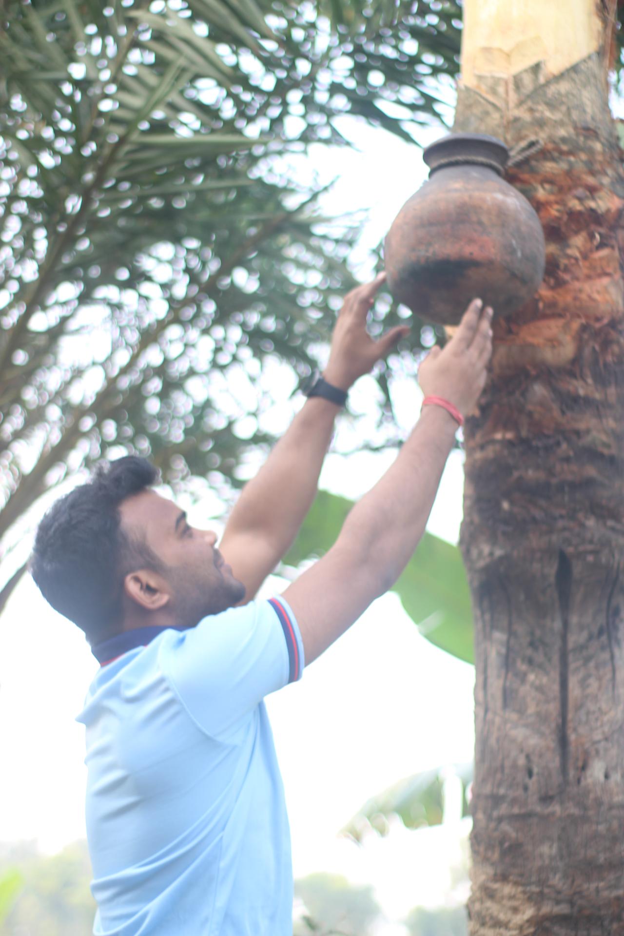 শীতের সকাল ও খেজুরের রস | বাংলার চিরচেনা শীতের স্মৃতি — Reflection photo by Subroto Das
