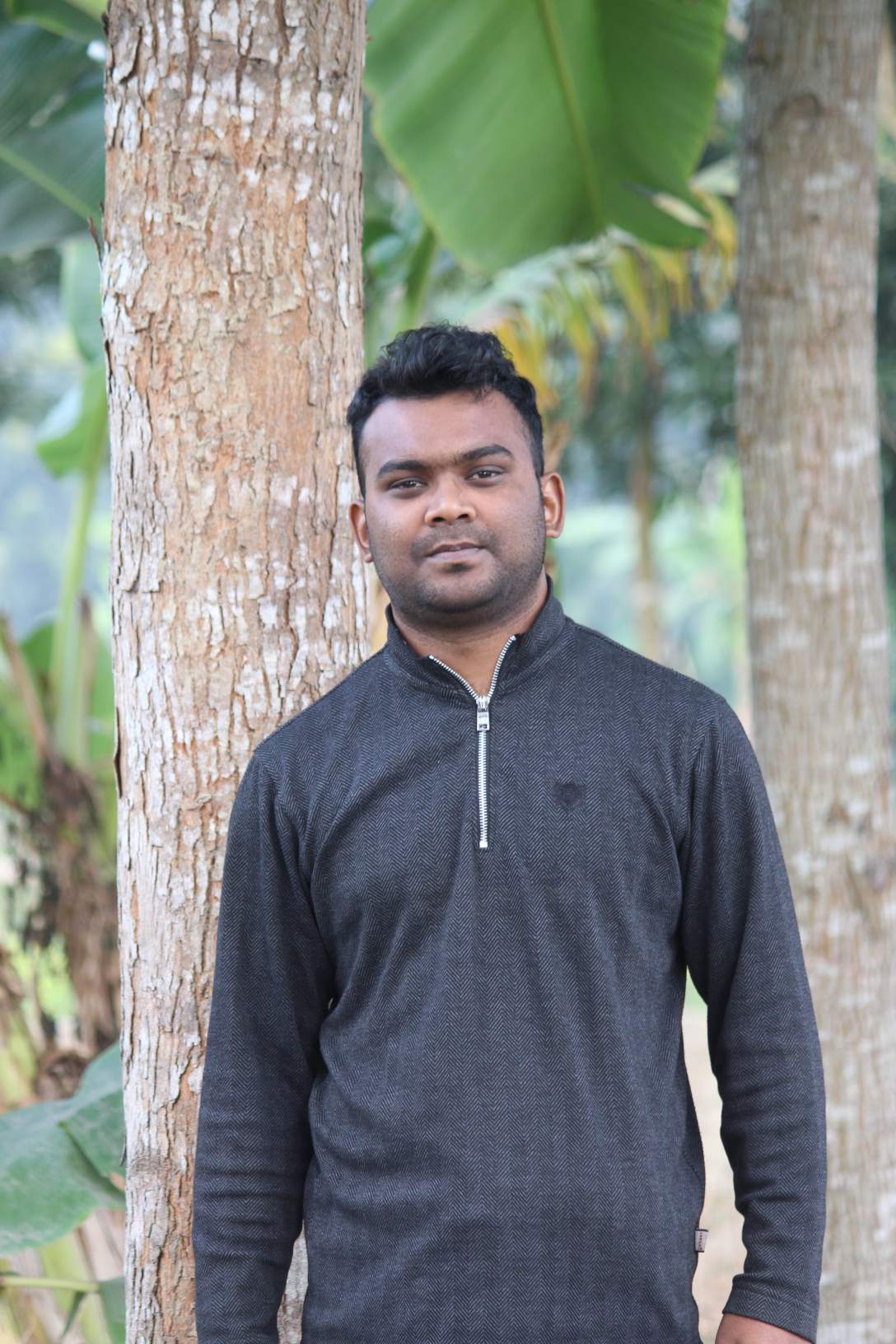 পথচলার মাঝে একটুকরো শিল্প — Street photo by Subroto Das