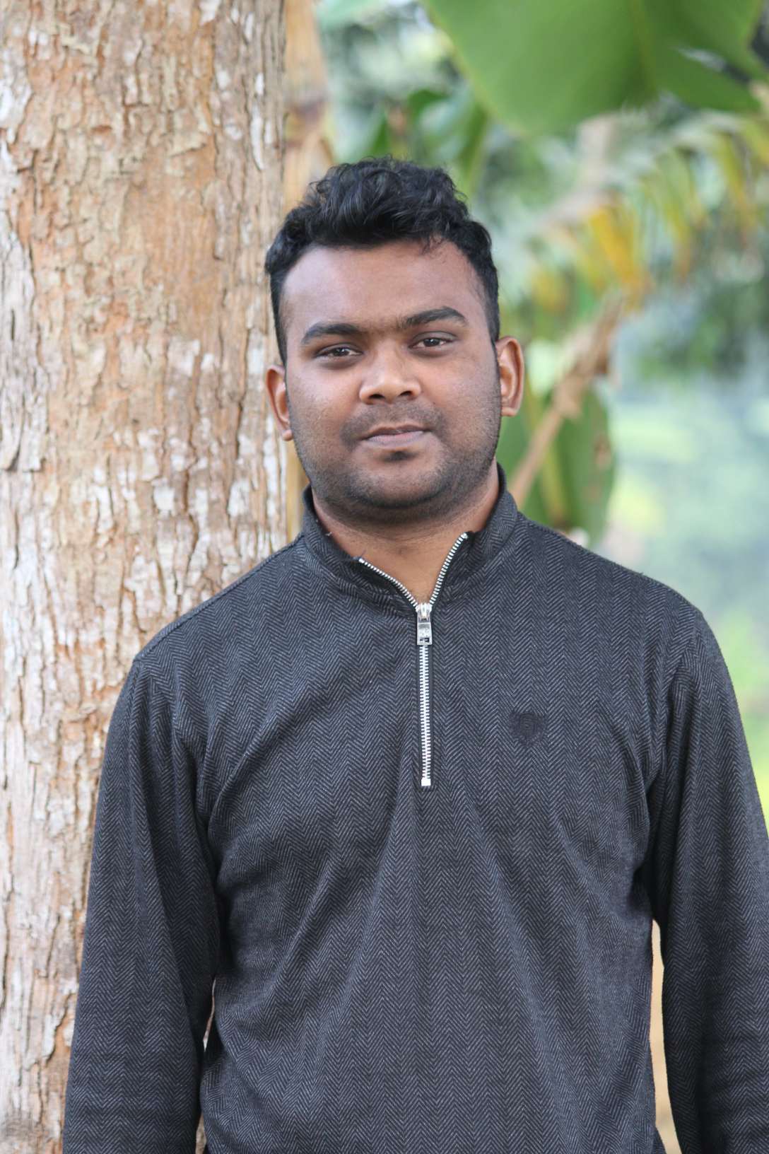 পথচলার মাঝে একটুকরো শিল্প — Street photo by Subroto Das