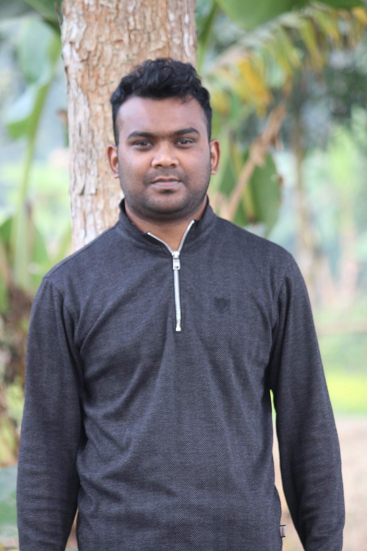 পথচলার মাঝে একটুকরো শিল্প — Street photo by Subroto Das