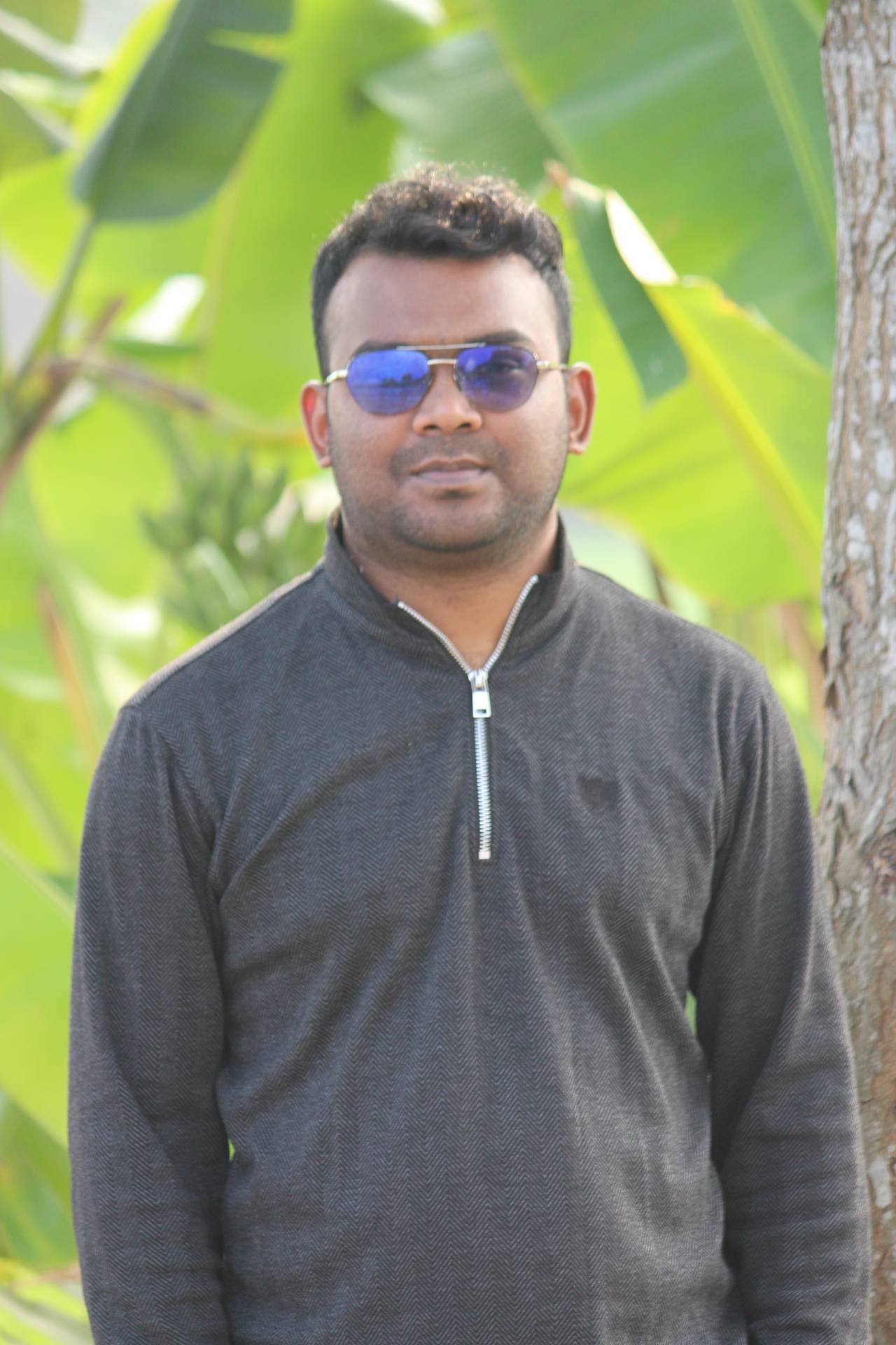 পথচলার মাঝে একটুকরো শিল্প — Street photo by Subroto Das
