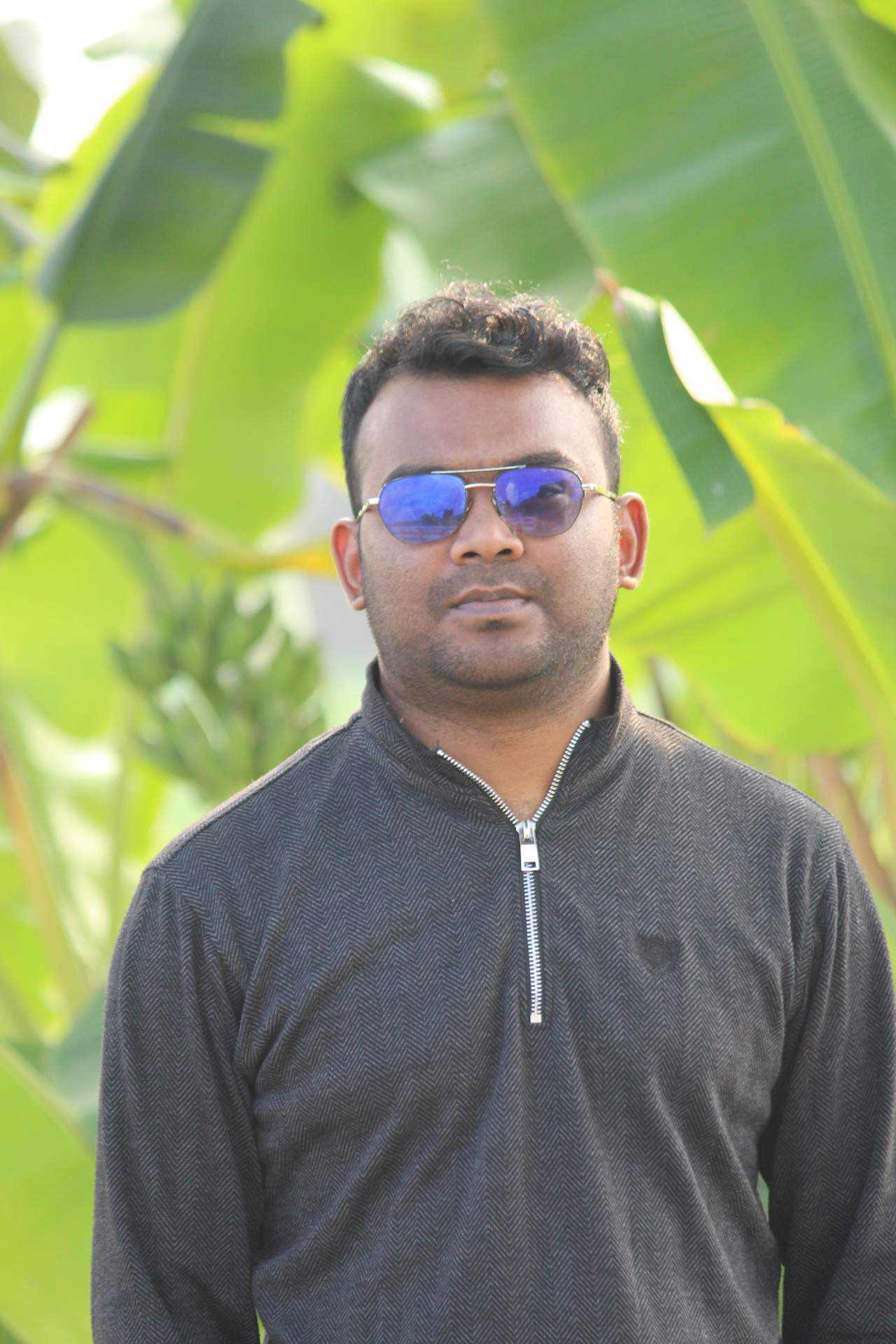 পথচলার মাঝে একটুকরো শিল্প — Street photo by Subroto Das