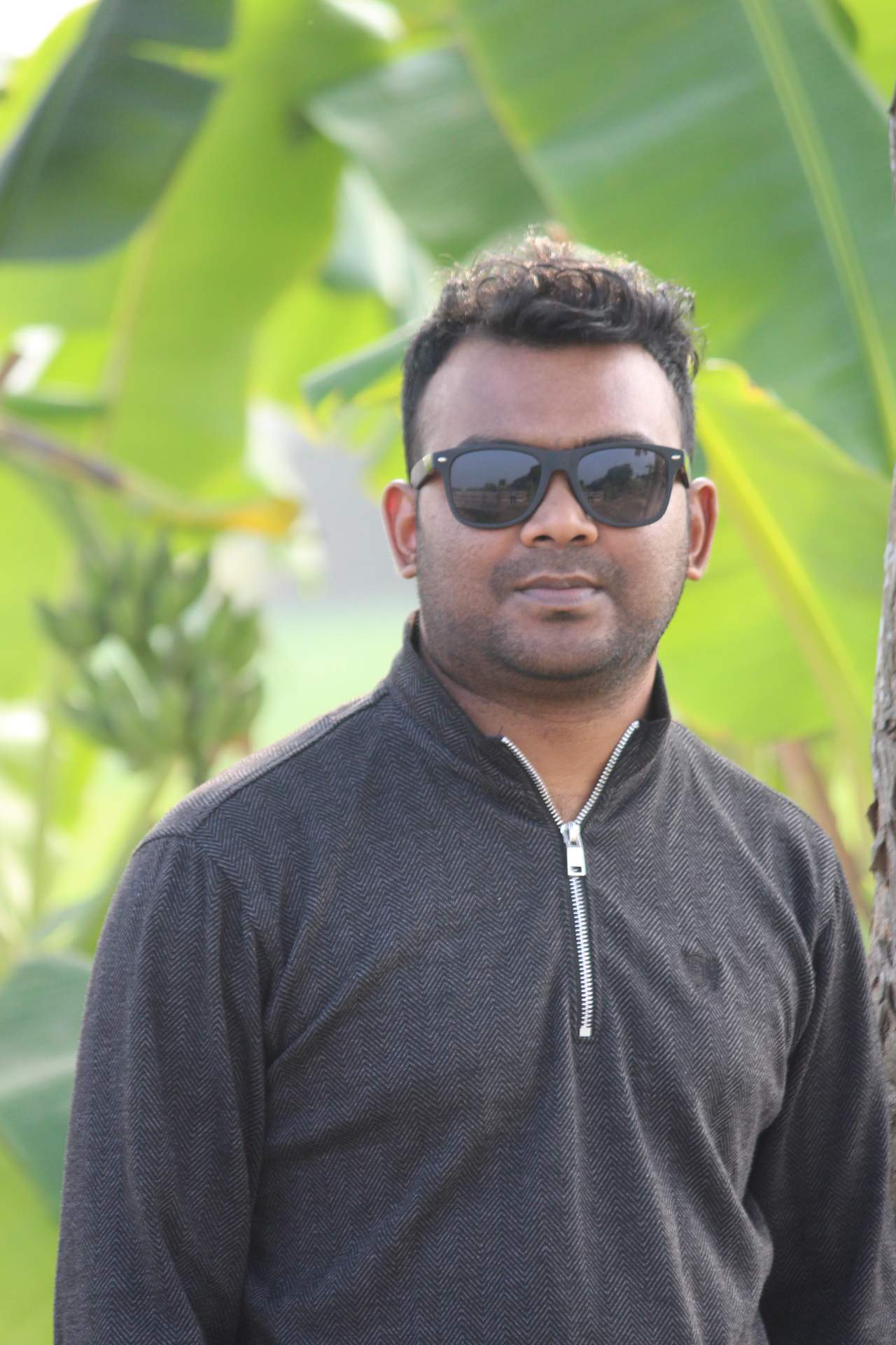 পথচলার মাঝে একটুকরো শিল্প — Street photo by Subroto Das