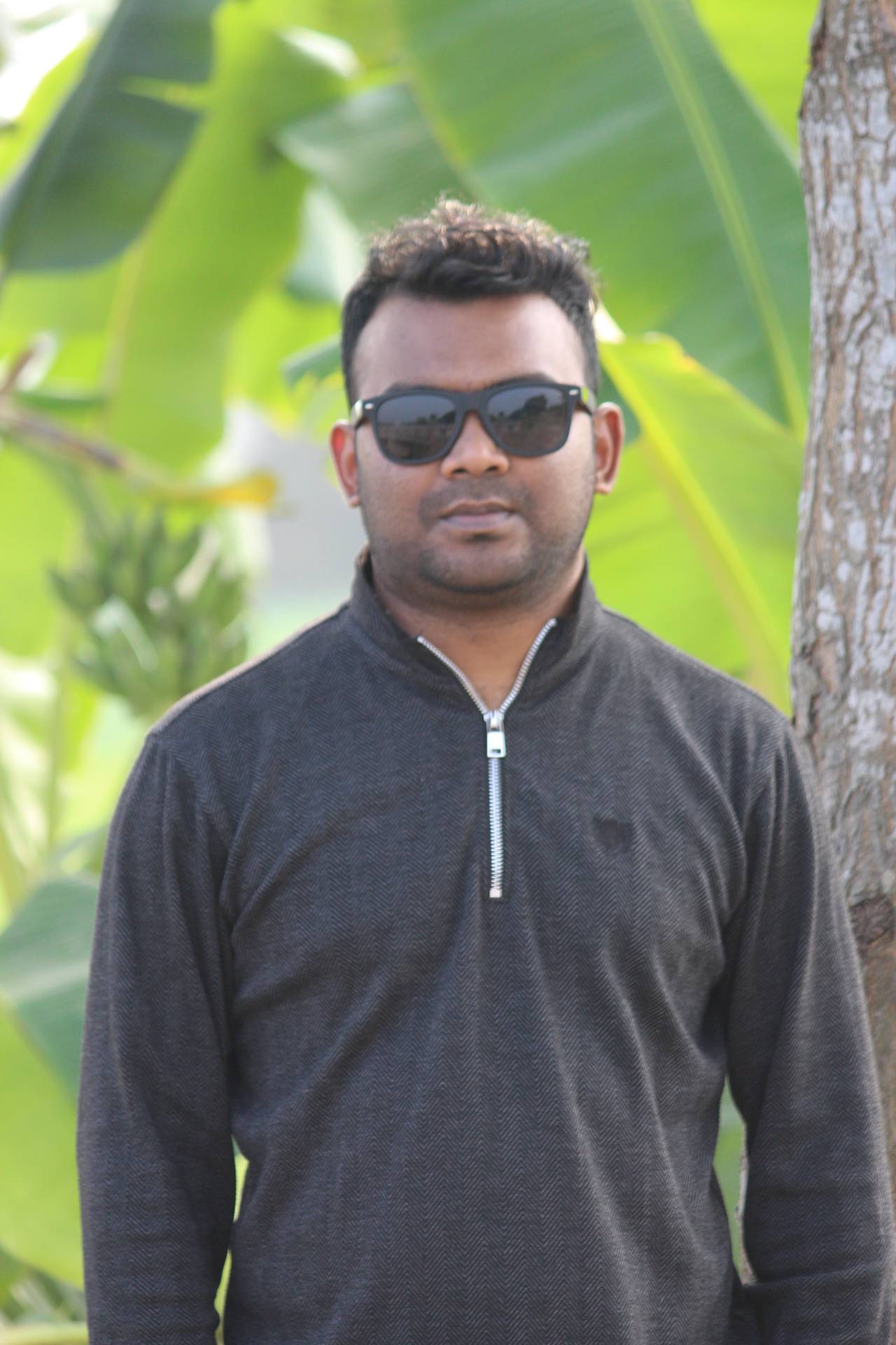 পথচলার মাঝে একটুকরো শিল্প — Street photo by Subroto Das