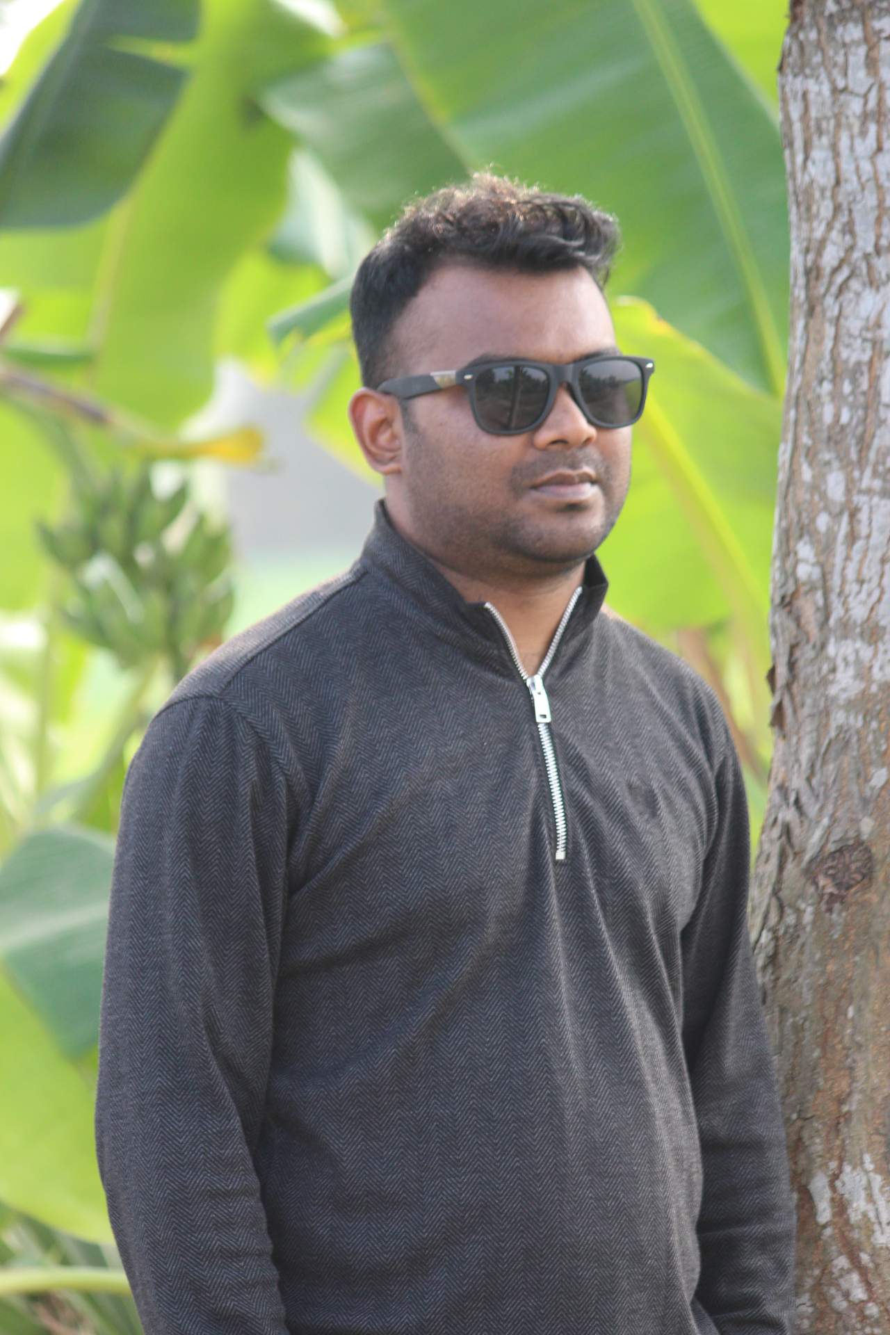 পথচলার মাঝে একটুকরো শিল্প — Street photo by Subroto Das