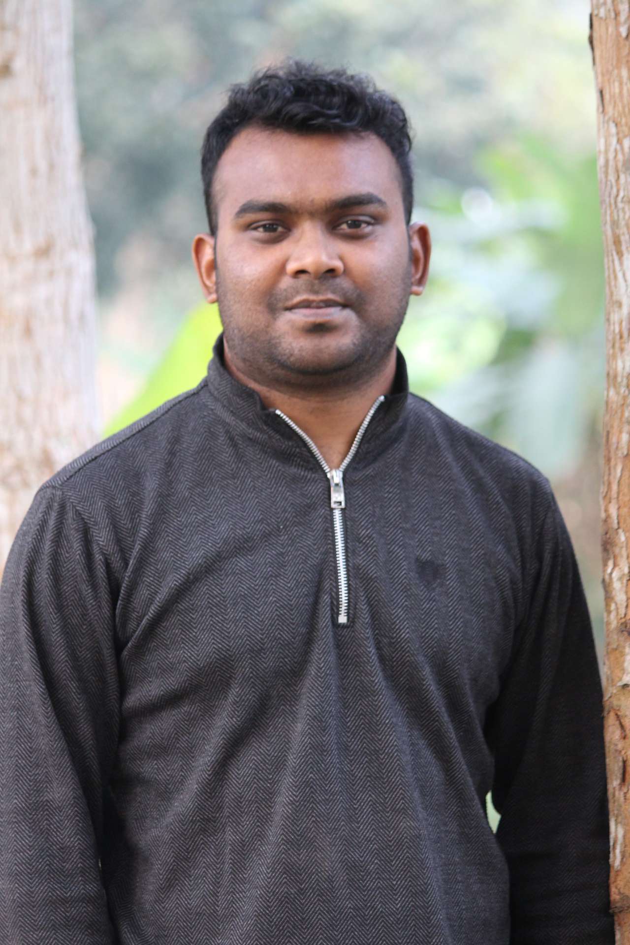 পথচলার মাঝে একটুকরো শিল্প — Street photo by Subroto Das