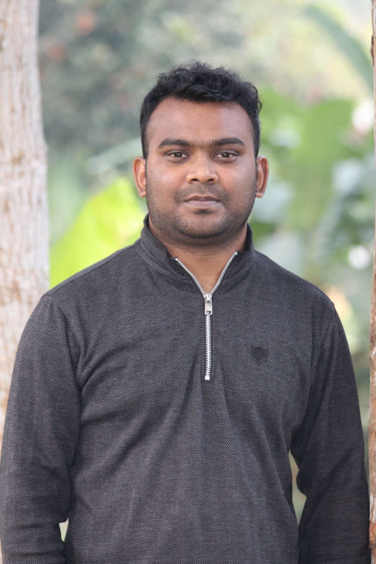 পথচলার মাঝে একটুকরো শিল্প — Street photo by Subroto Das