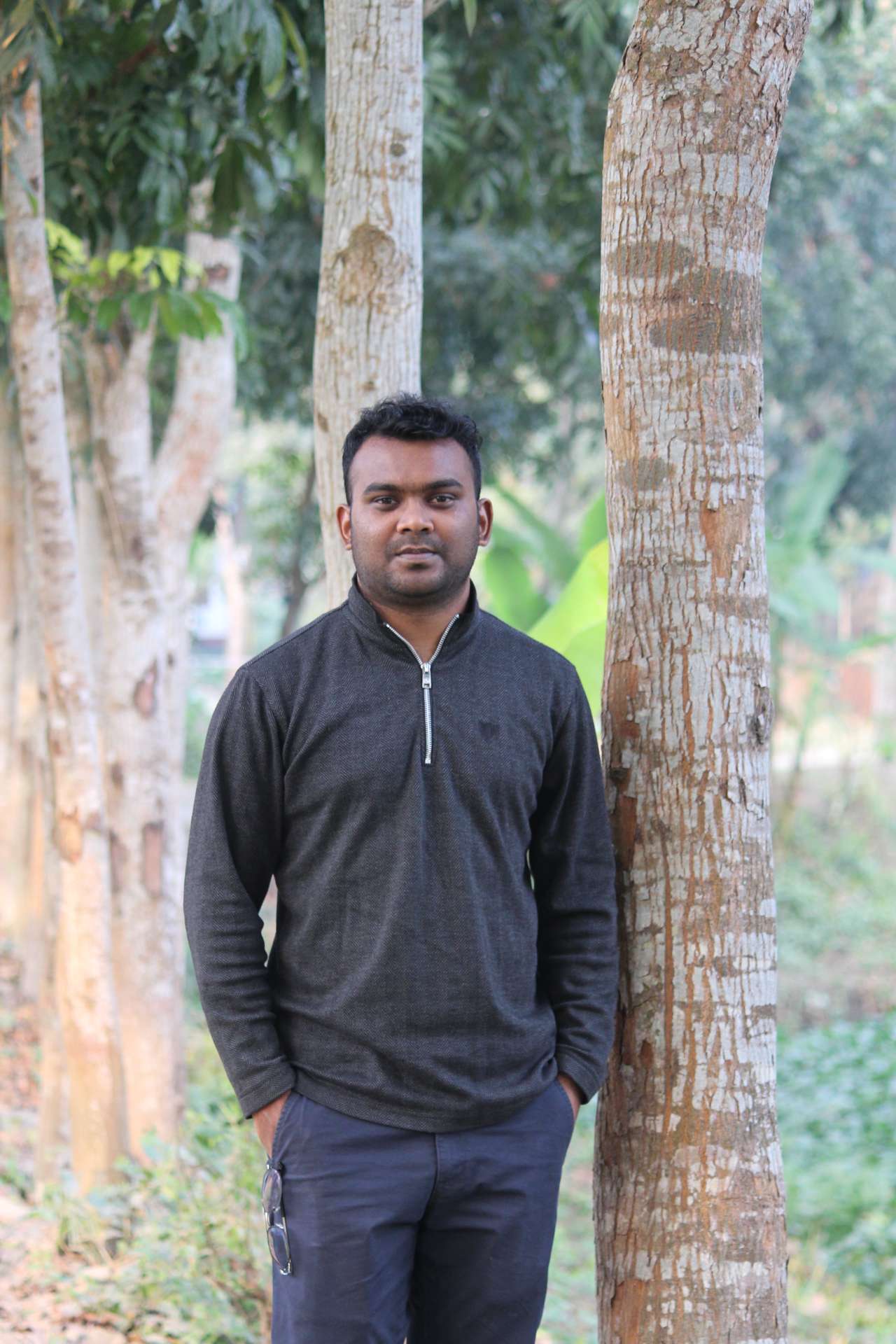 পথচলার মাঝে একটুকরো শিল্প — Street photo by Subroto Das